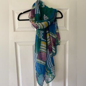 Geometric patterned scarf